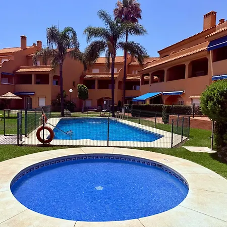 Coastal Apartment-Sleeps 5 Pool Garden Acon Freep * إِستيبونا